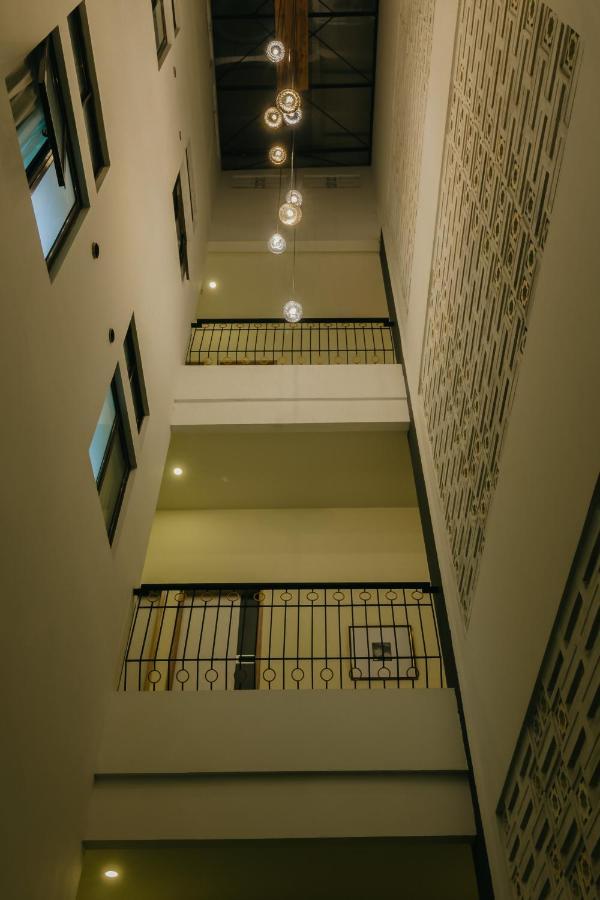 Urbanest Inn House Slipi Jakarta Buitenkant foto