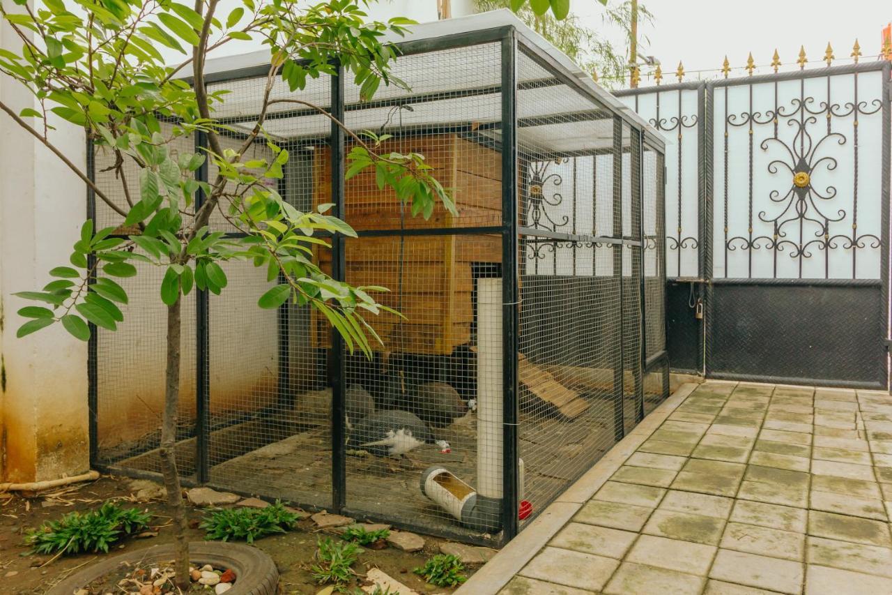 Urbanest Inn House Slipi Jakarta Buitenkant foto