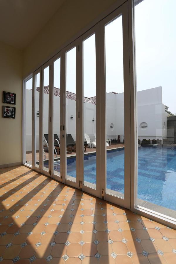 Urbanest Inn House Slipi Jakarta Buitenkant foto